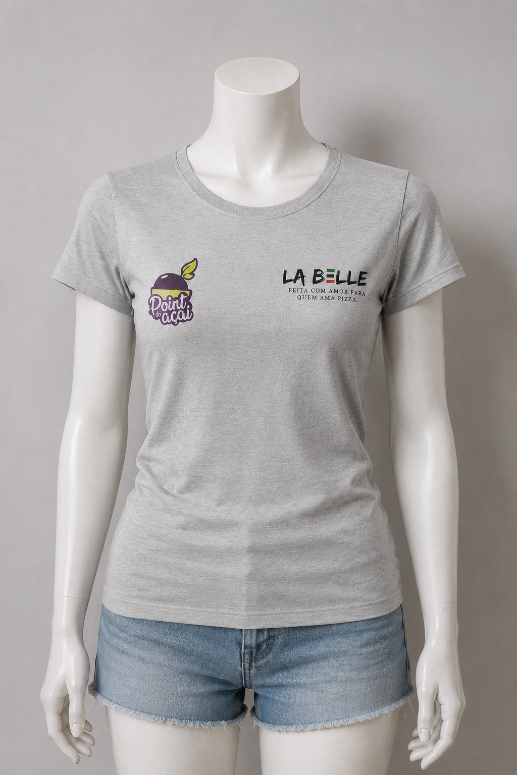 Modelo feminino de camiseta personalizada